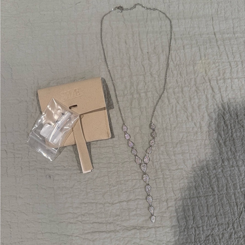 Necklace, comes with earrings. Never worn!
